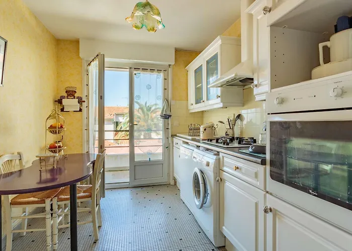 Cosy à Biarritz, Proche Des Commerces Et Plages, Avec Parking Et Balcon - Fr-1-3-607 *