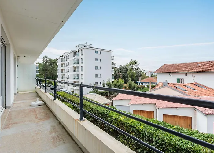 Cosy à Biarritz, Proche Des Commerces Et Plages, Avec Parking Et Balcon - Fr-1-3-607 *