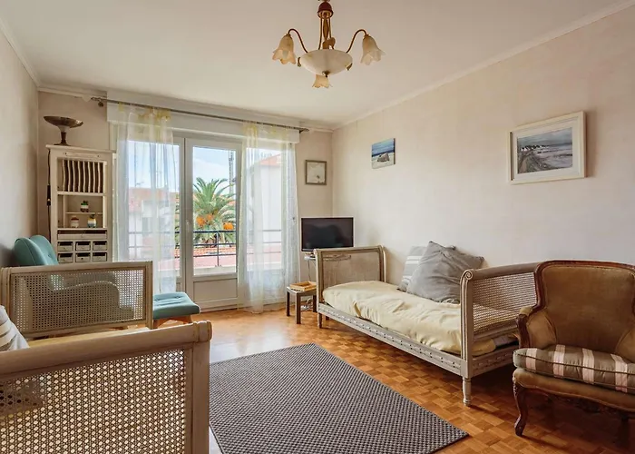 Cosy à Biarritz, Proche Des Commerces Et Plages, Avec Parking Et Balcon - Fr-1-3-607 * Biarritz